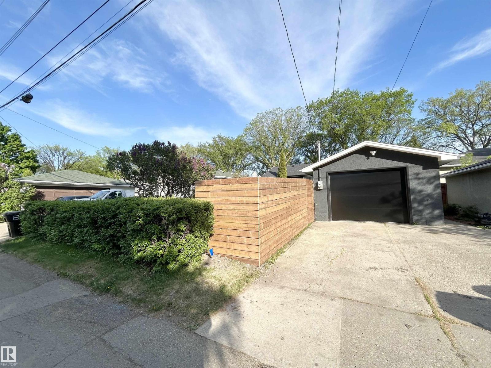 8516 64 AV NW - 54