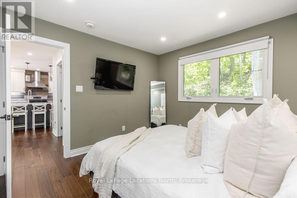 1 IROQUOIS RIDGE - 18