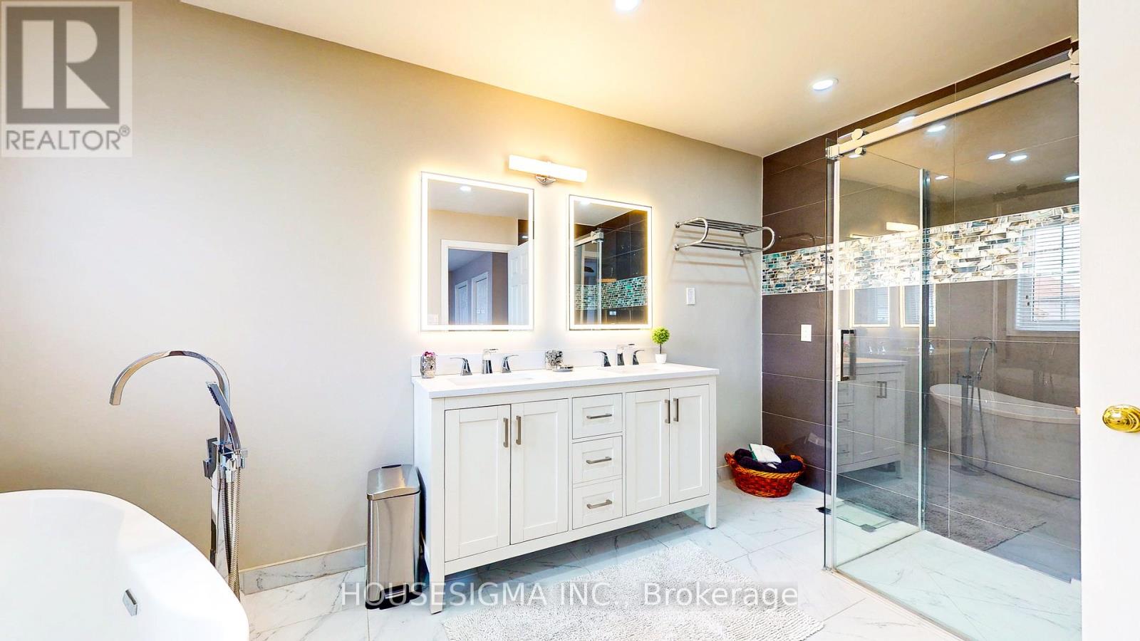 22 HIGHLANDS CRESCENT - 22