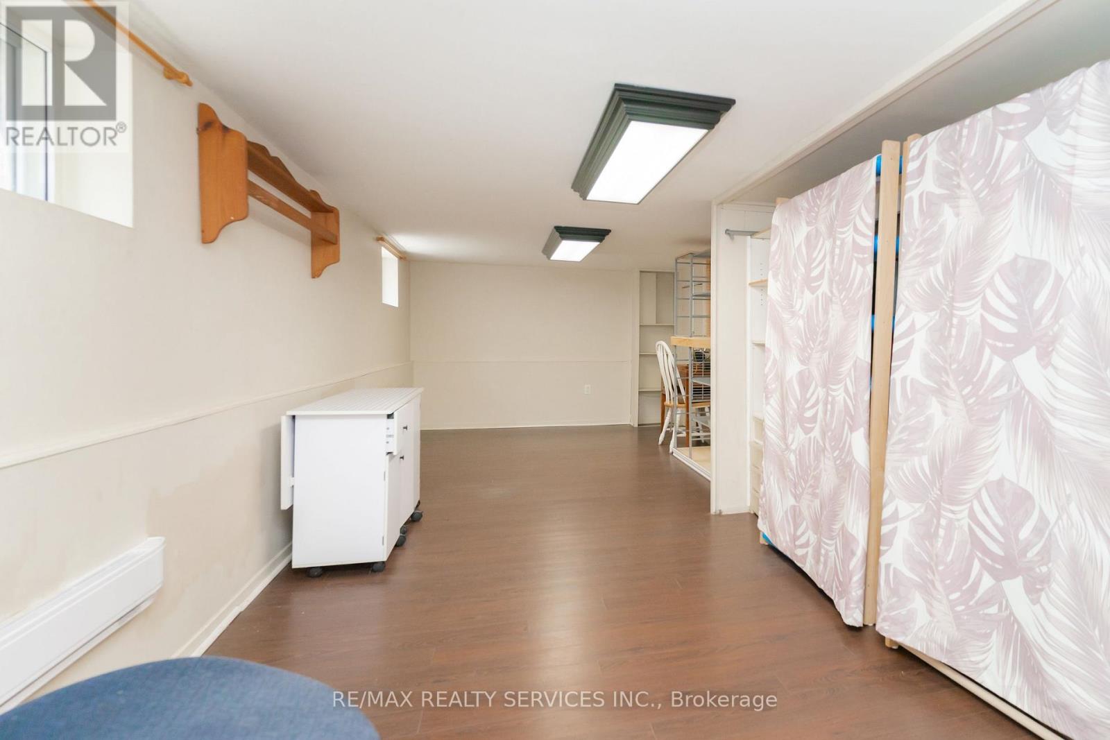39 DUNBLAINE CRESCENT - 42