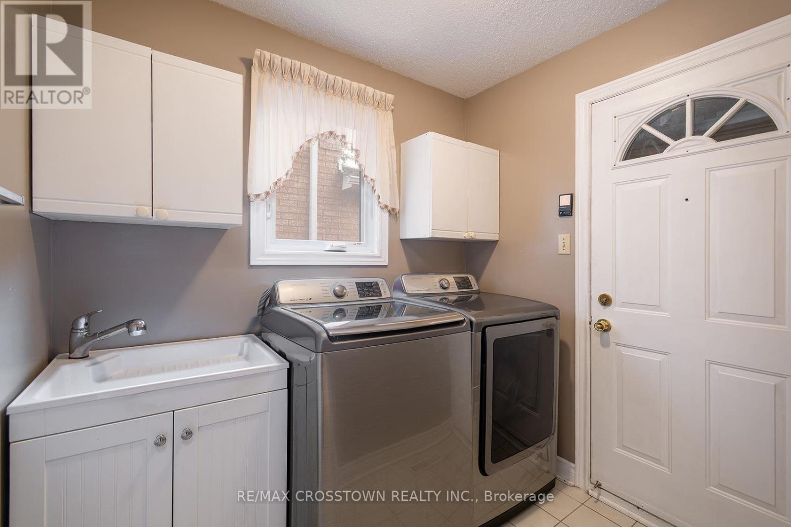 119 FIELDGATE DRIVE - 36