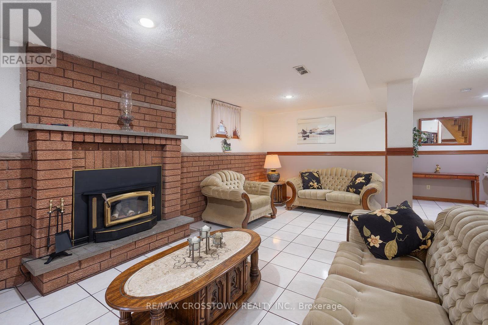 119 FIELDGATE DRIVE - 30