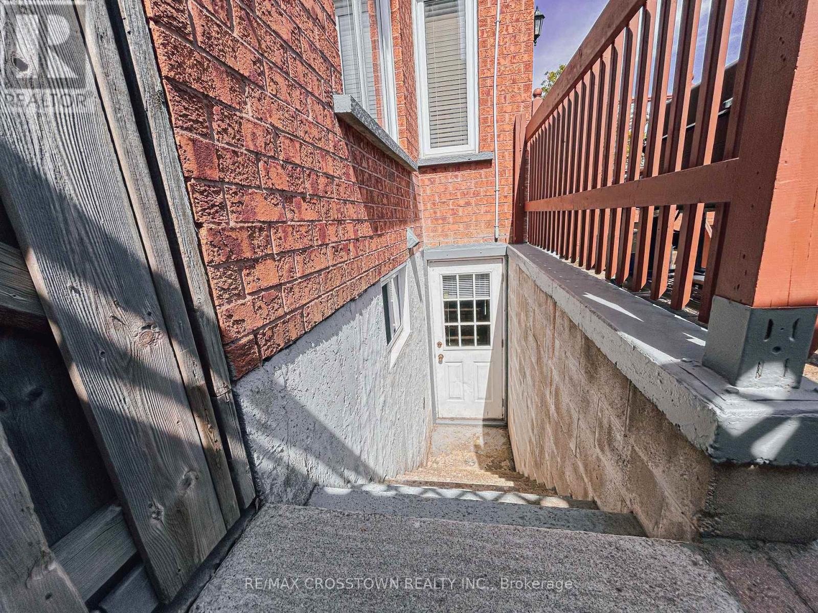 119 FIELDGATE DRIVE - 37