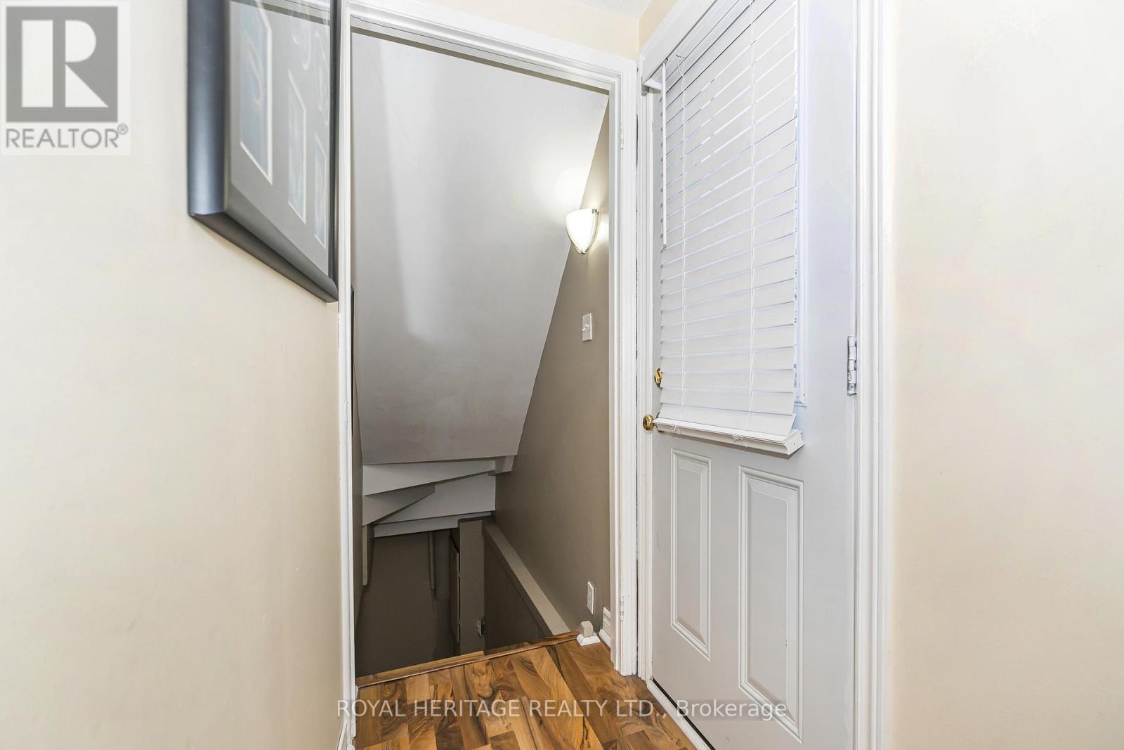 35 HUGHES CRESCENT - 22