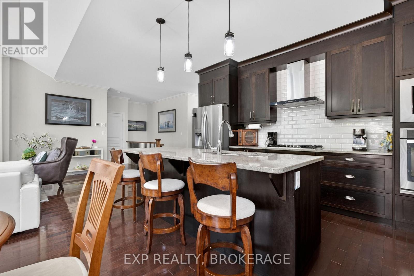 23 ADMIRAL'S COURT - 18
