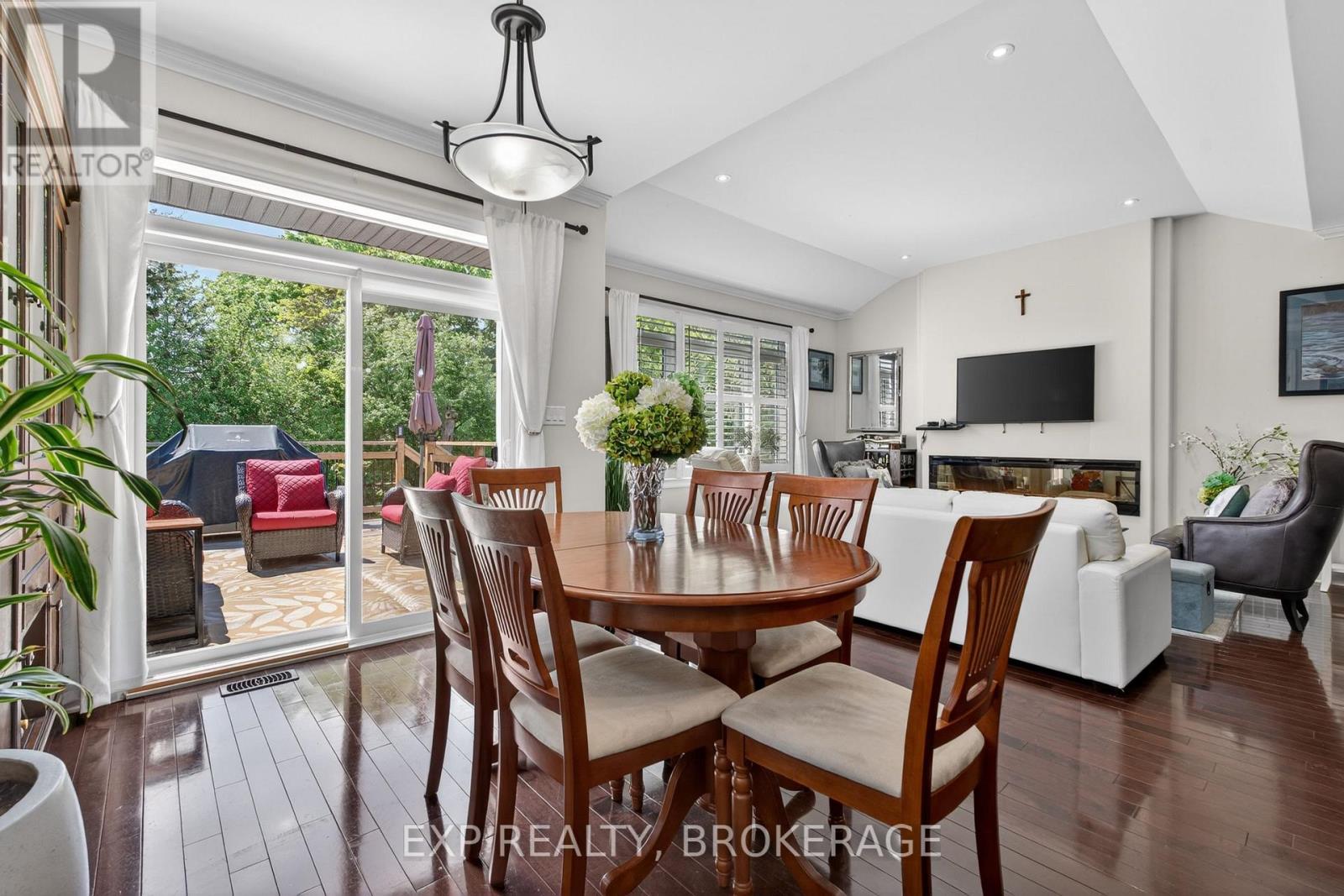 23 ADMIRAL'S COURT - 16