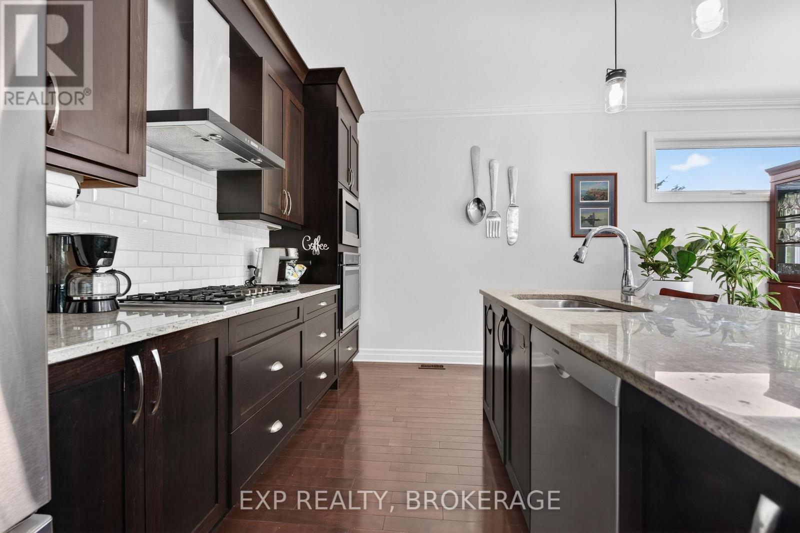 23 ADMIRAL'S COURT - 21