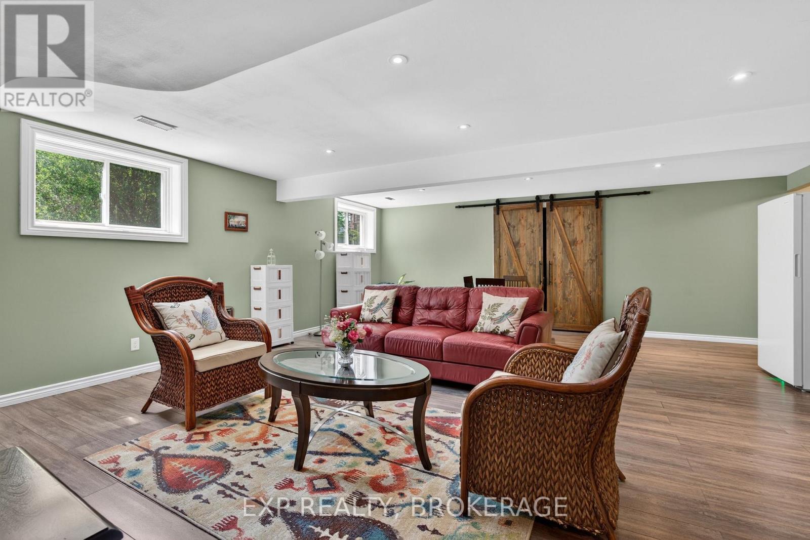 23 ADMIRAL'S COURT - 34