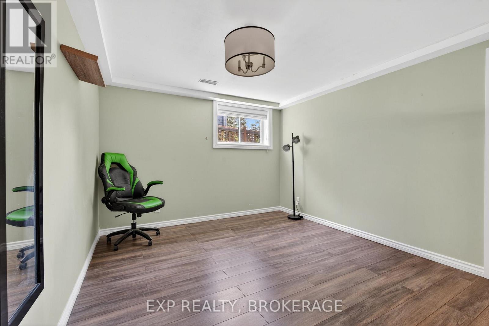 23 ADMIRAL'S COURT - 36