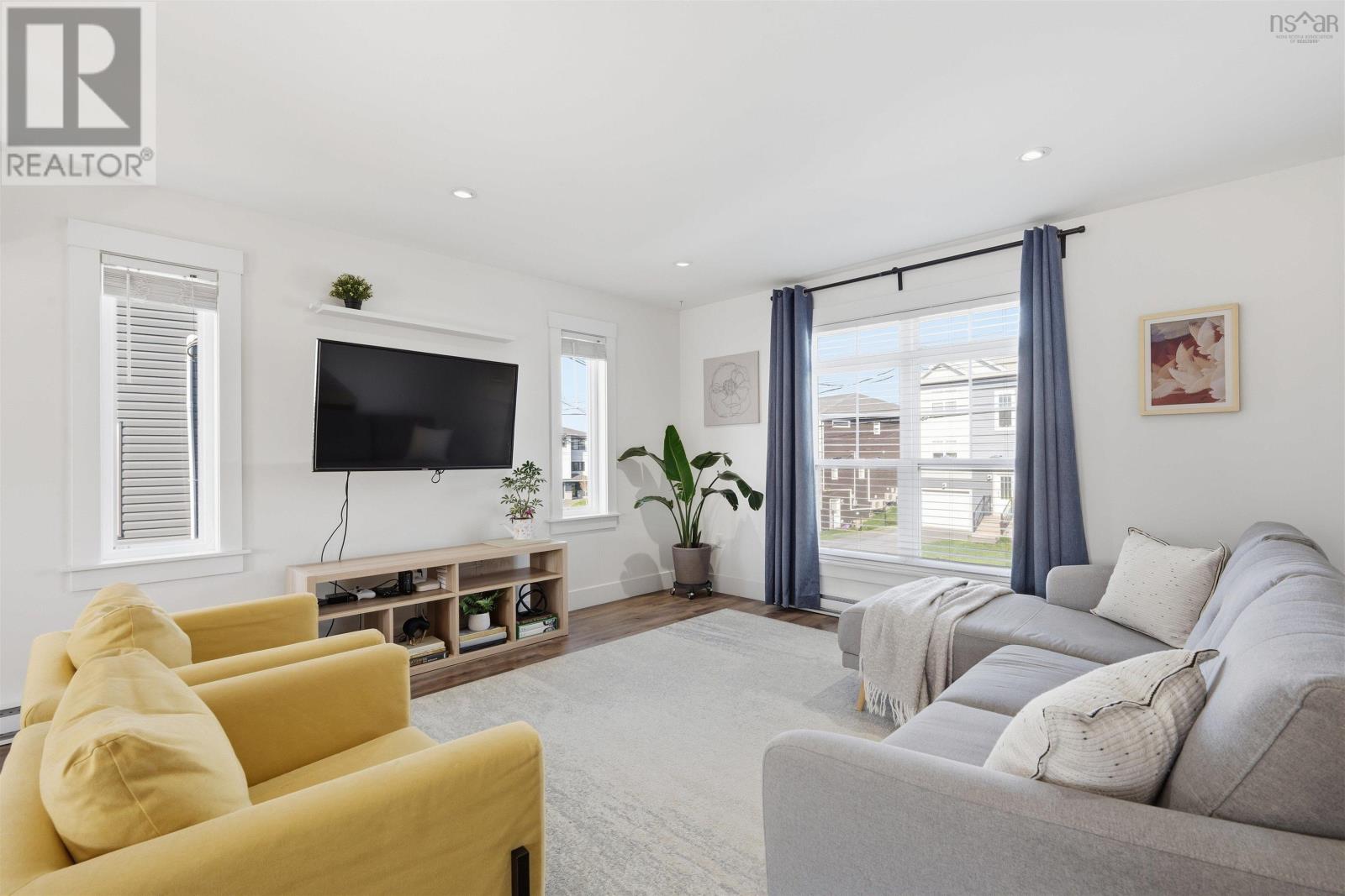 108 Onyx Crescent - Image 2