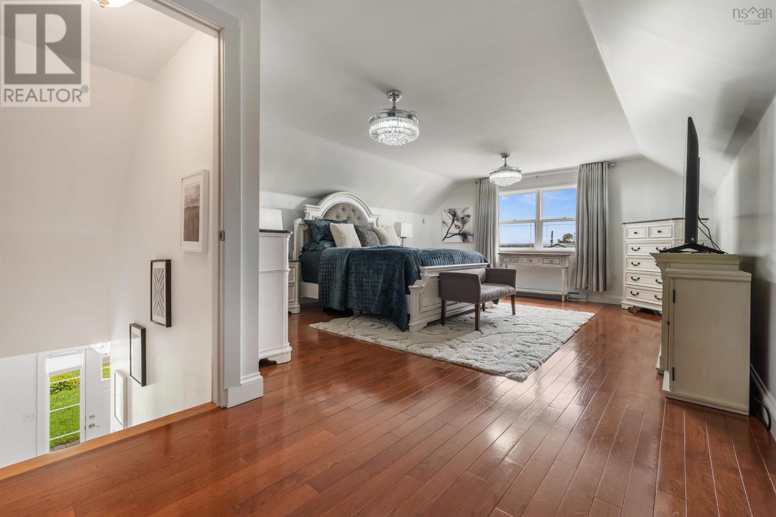 Property 20 of 50 of 336 Beech Street