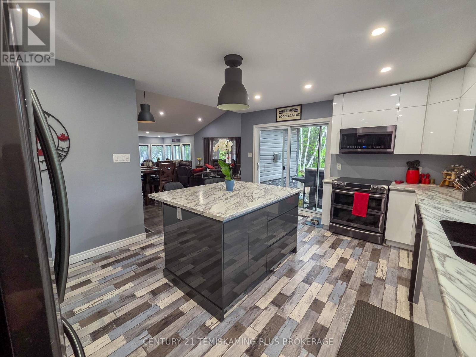 794022 ISLAND ROAD - 10