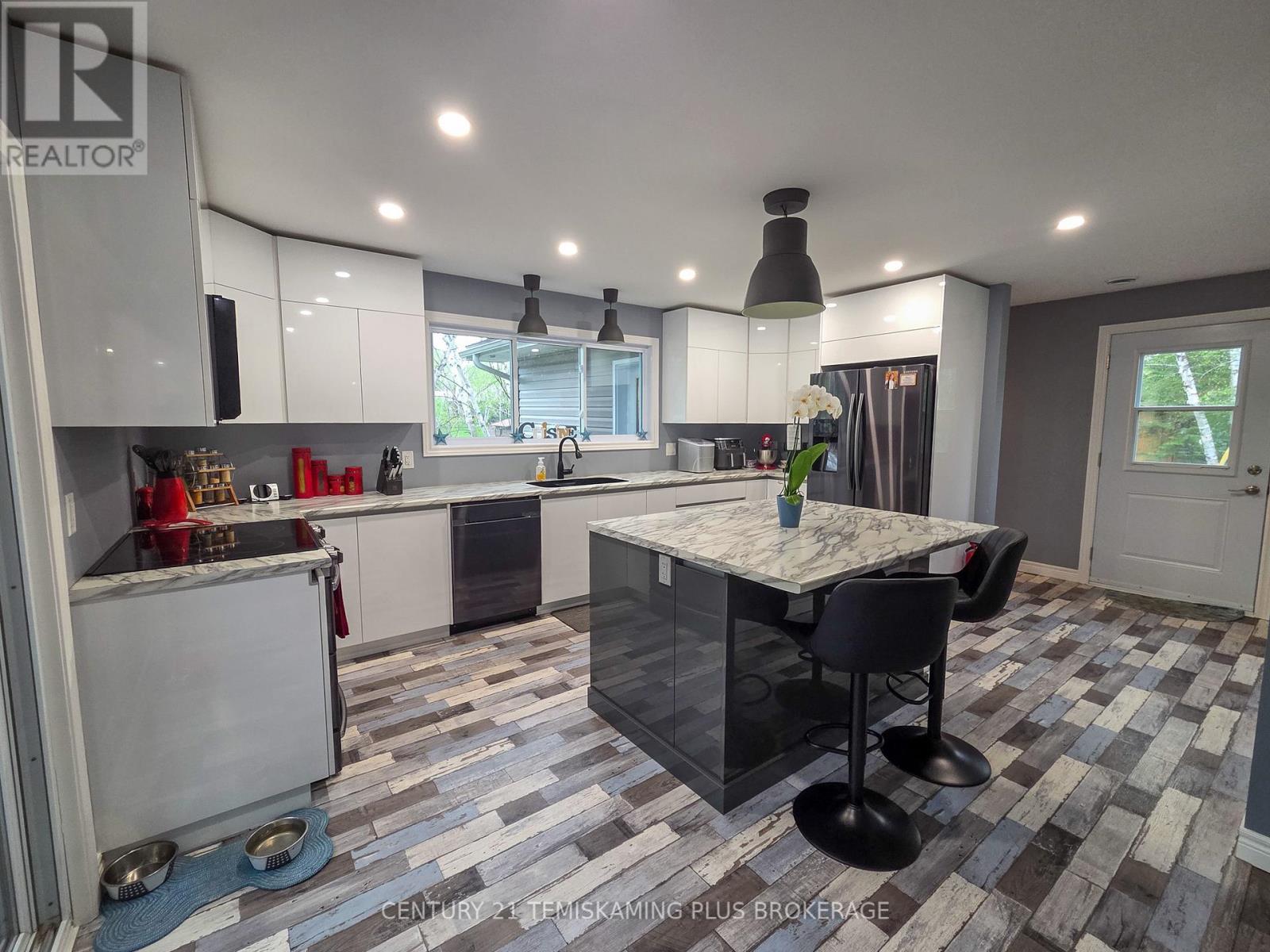 794022 ISLAND ROAD - 8