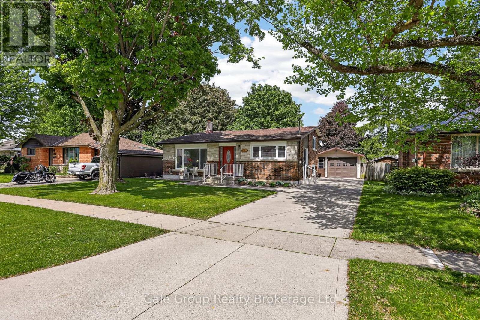 308 WILLOWGROVE CRESCENT - 4