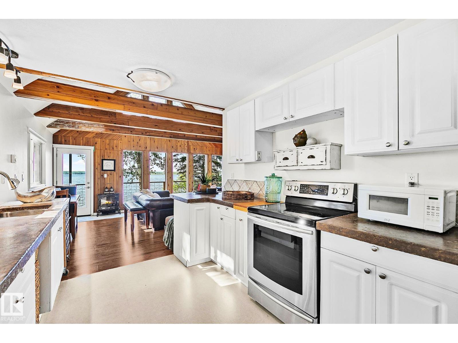 16 WILLOW AV - 18