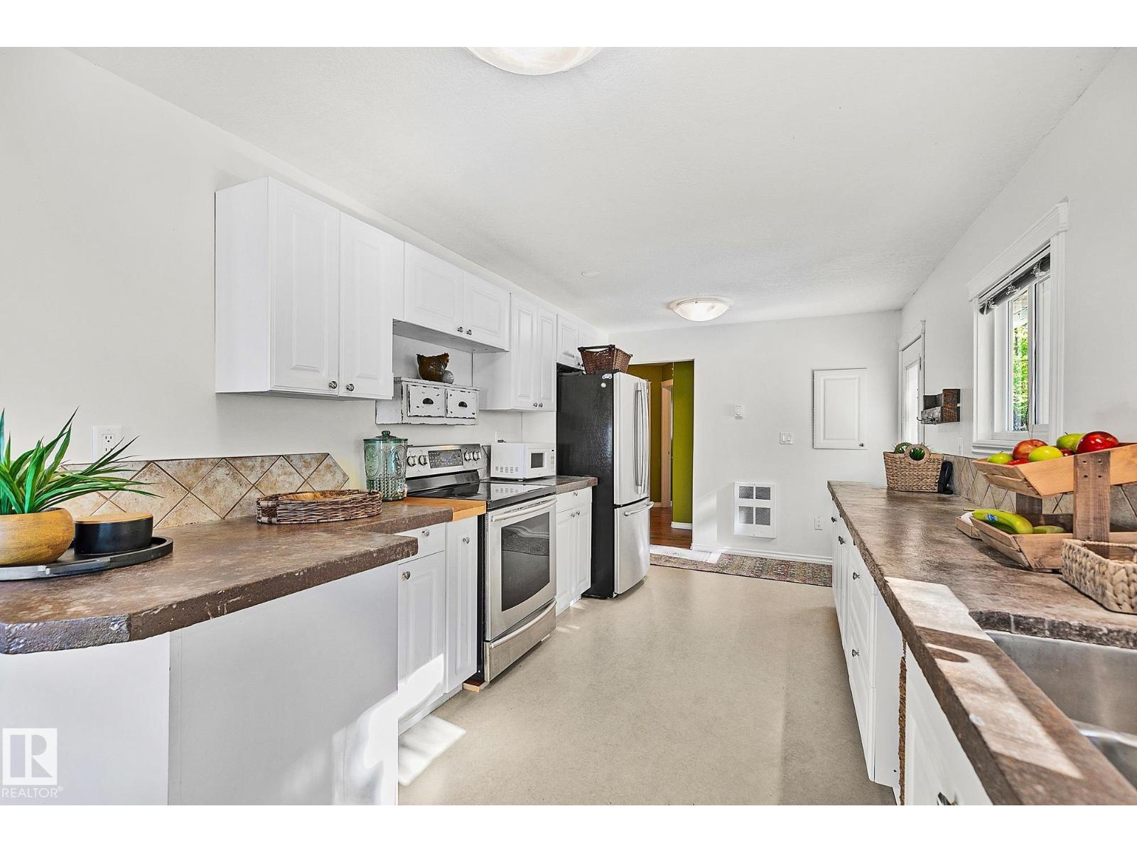 16 WILLOW AV - 20