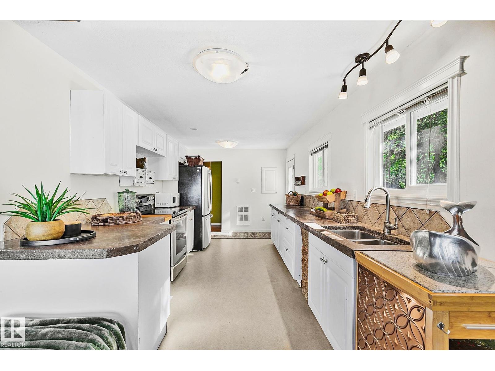 16 WILLOW AV - 21