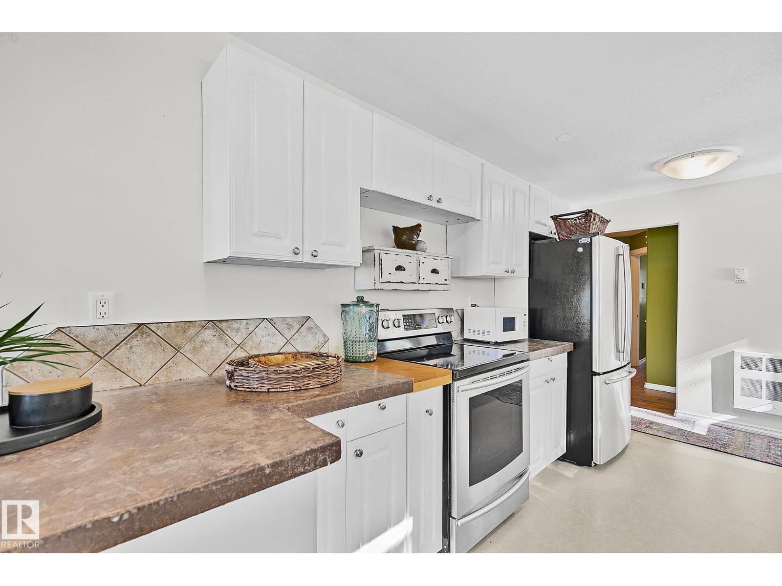 16 WILLOW AV - 22