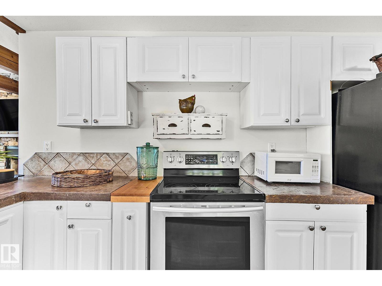 16 WILLOW AV - 23