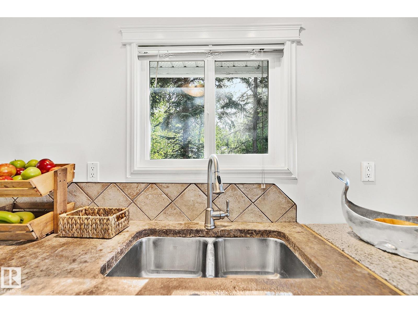 16 WILLOW AV - 24