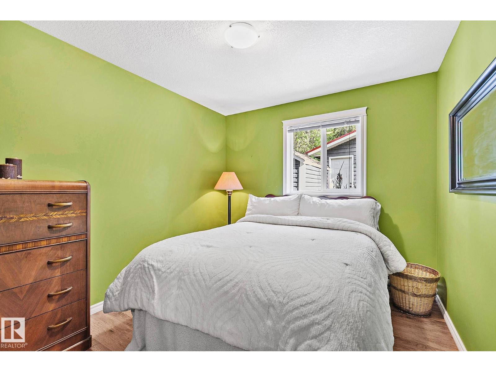 16 WILLOW AV - 31