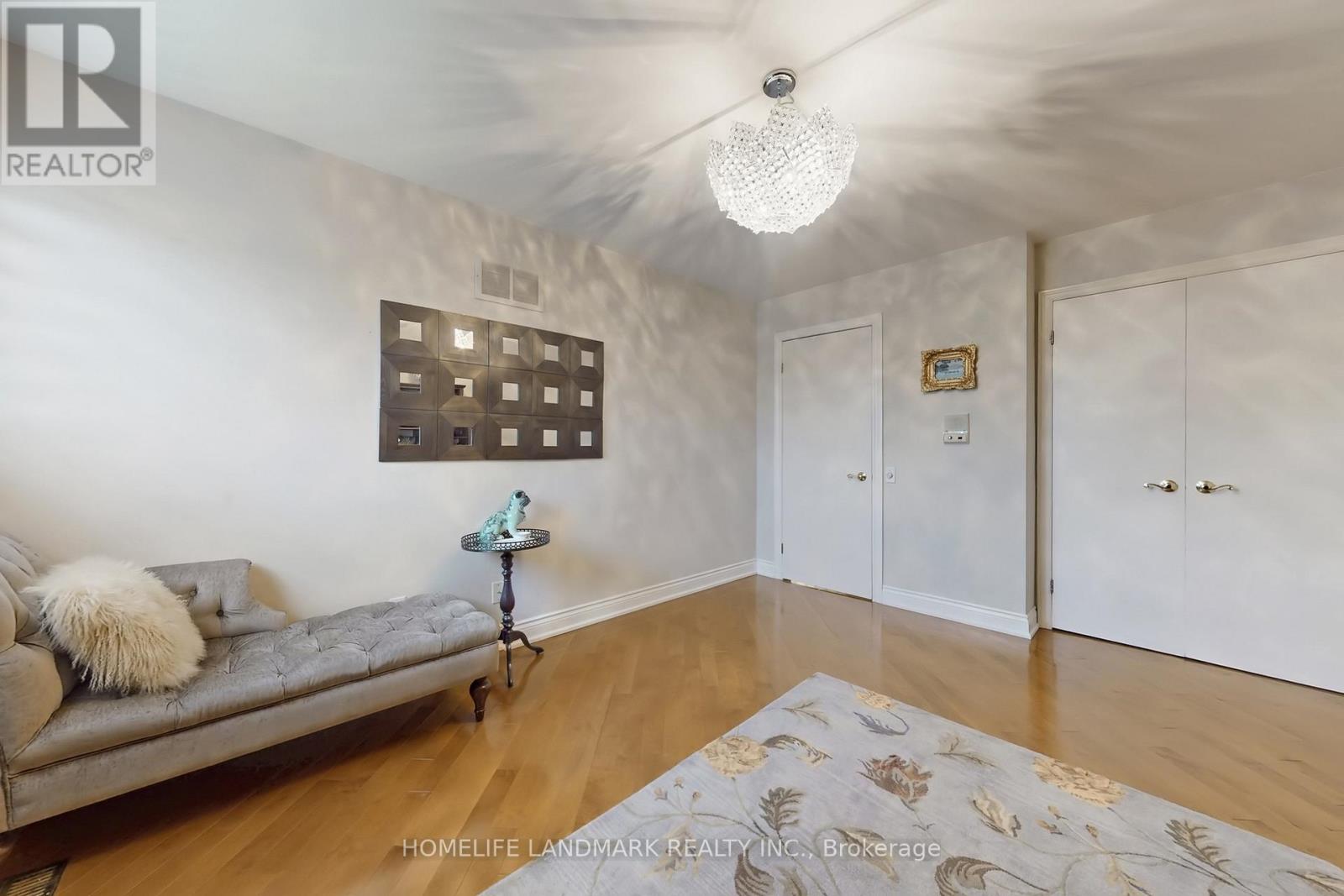 8 PRESCOTT COURT - 21