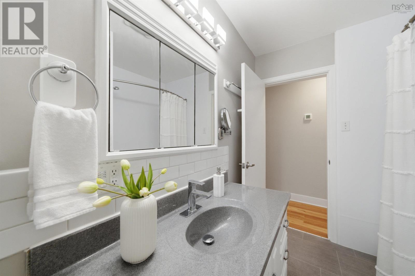 26 Gateway Road - 30