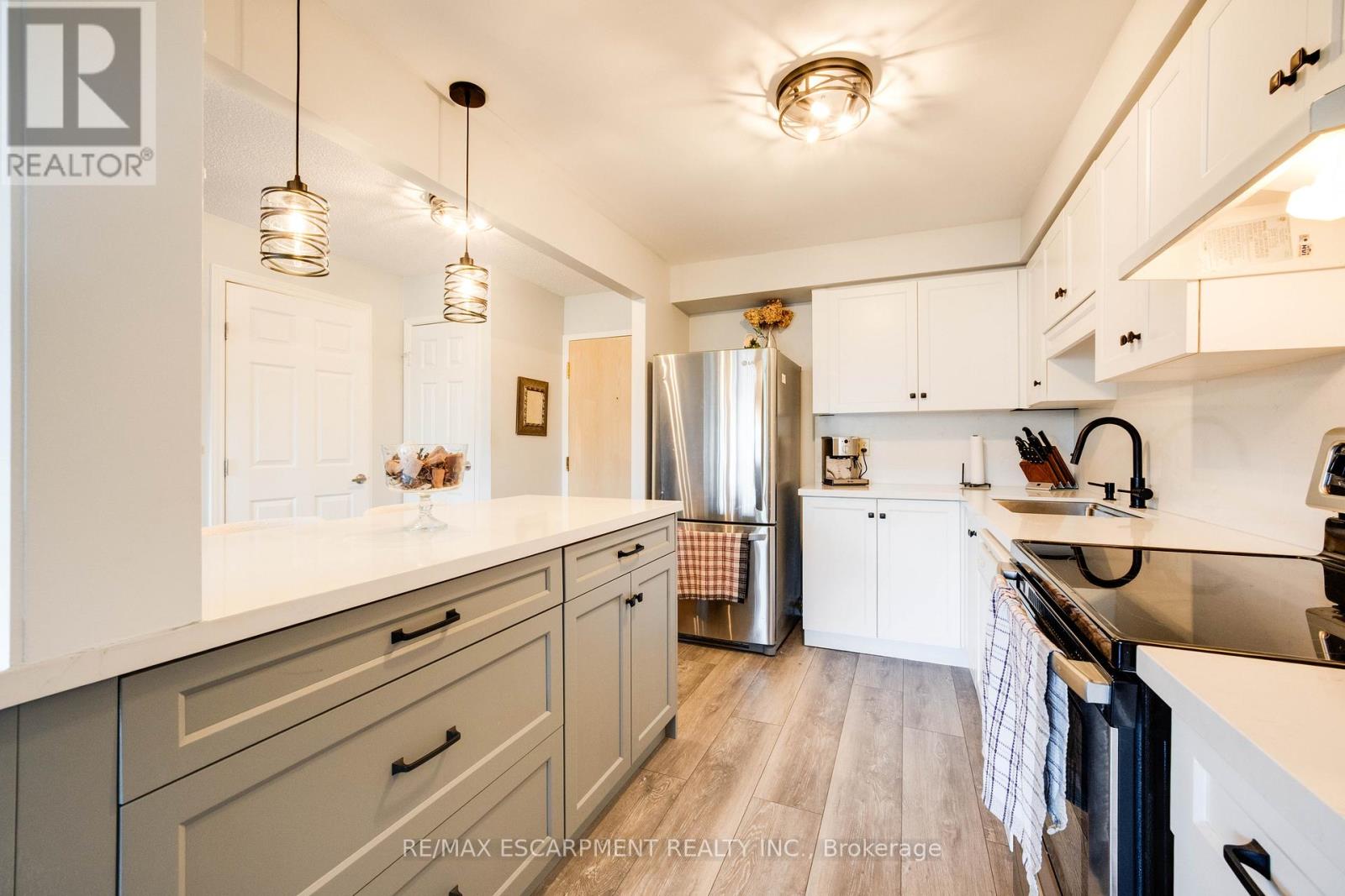 #401 9 BONHEUR COURT - 12