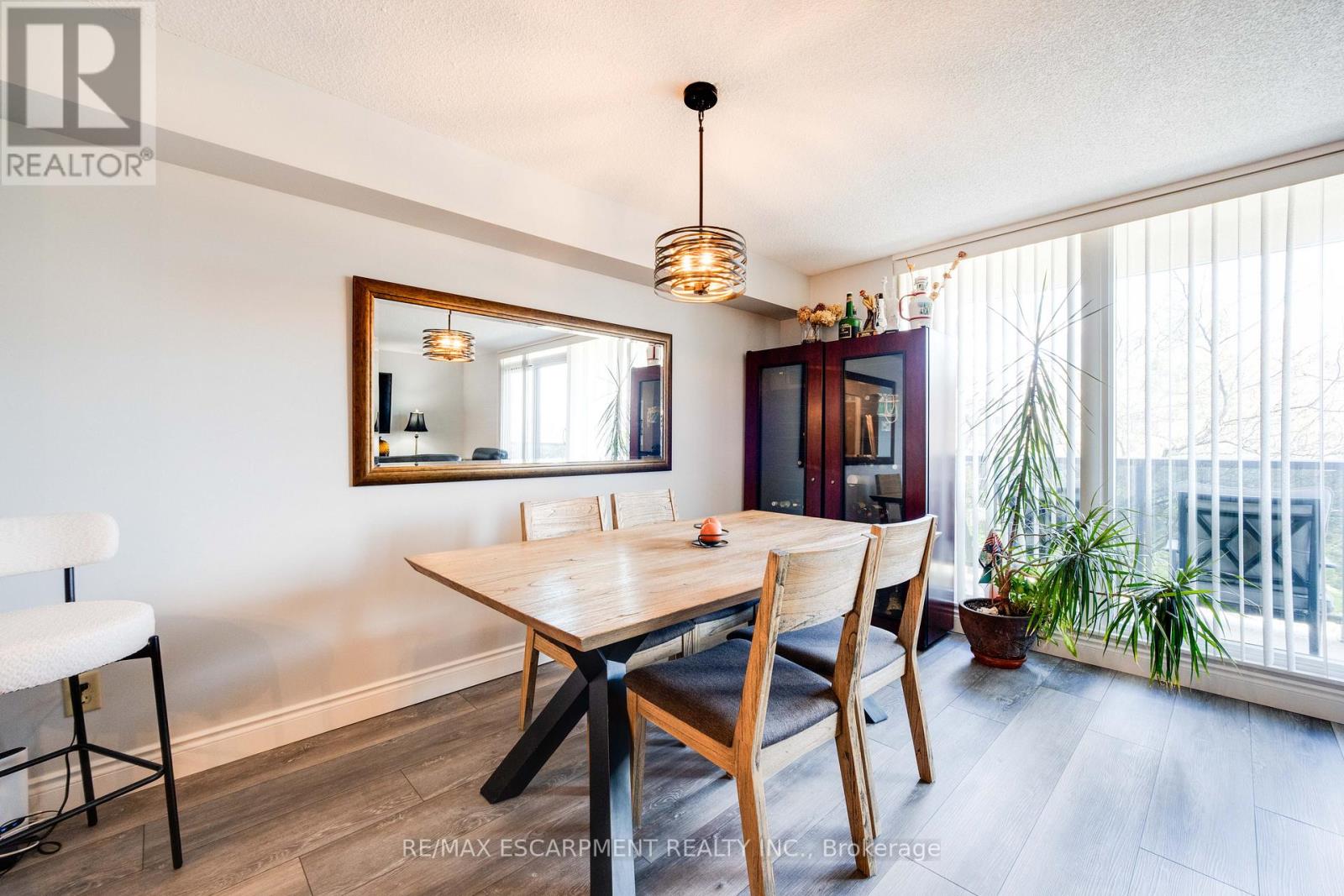 #401 9 BONHEUR COURT - 18