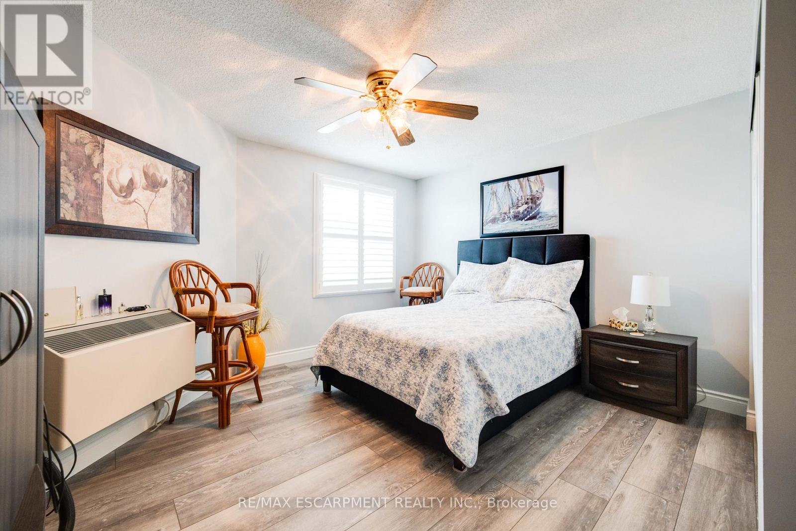 #401 9 BONHEUR COURT - 23