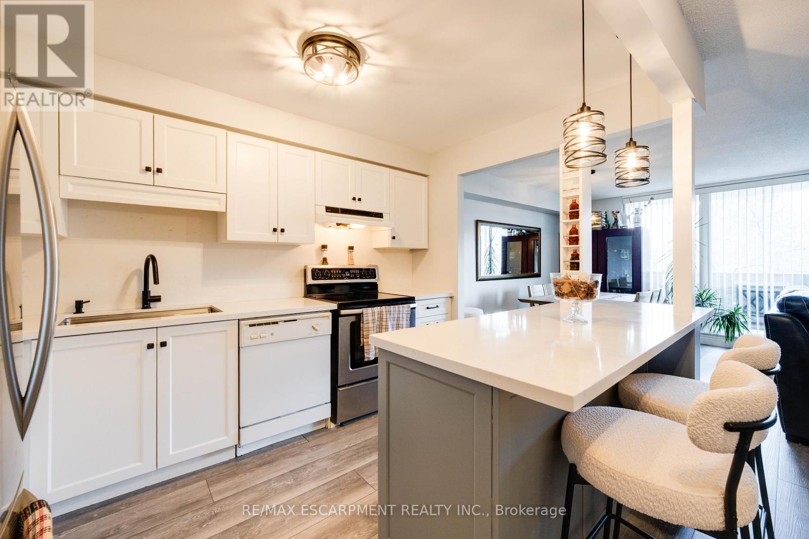 #401 9 BONHEUR COURT - 24