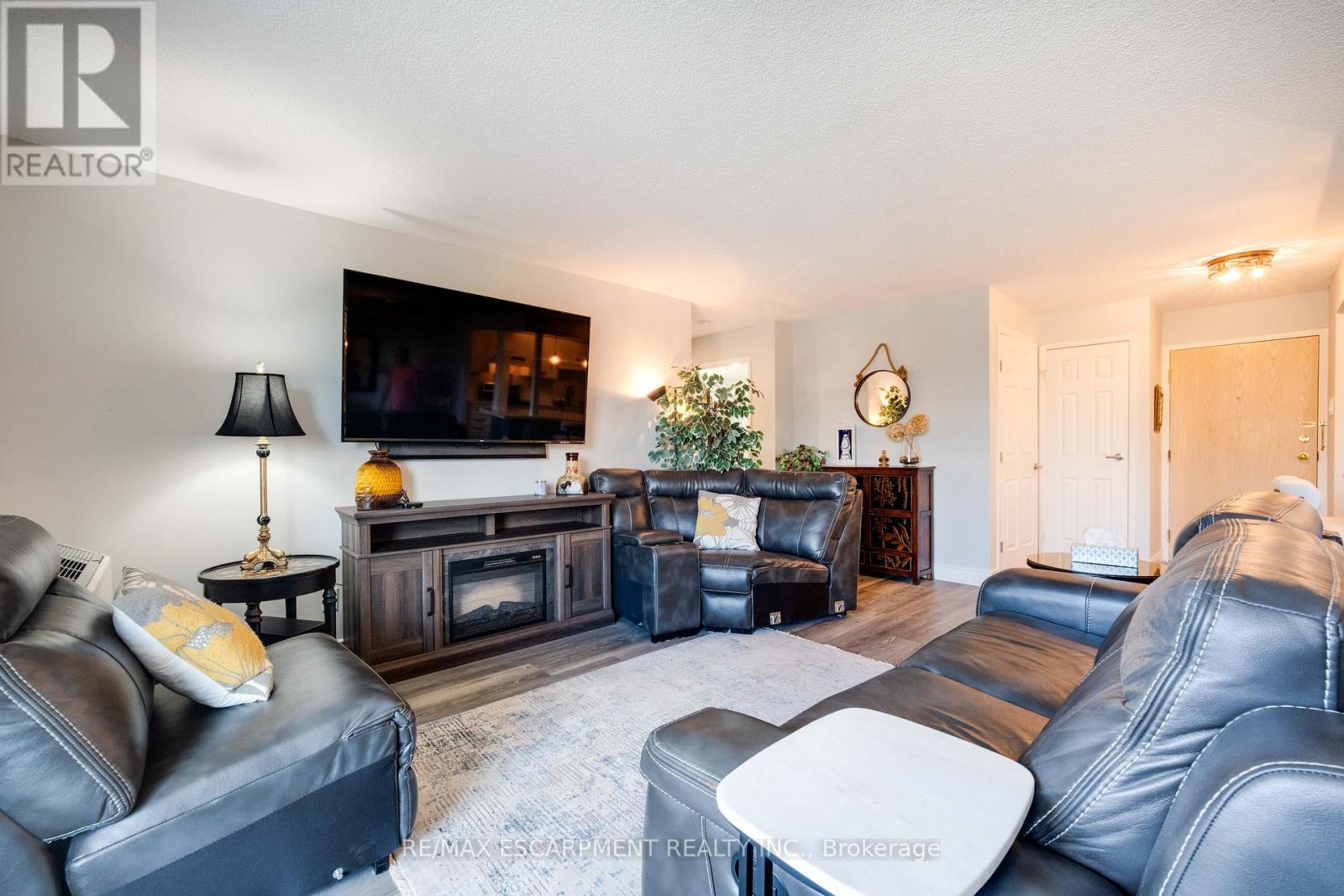 #401 9 BONHEUR COURT - 25