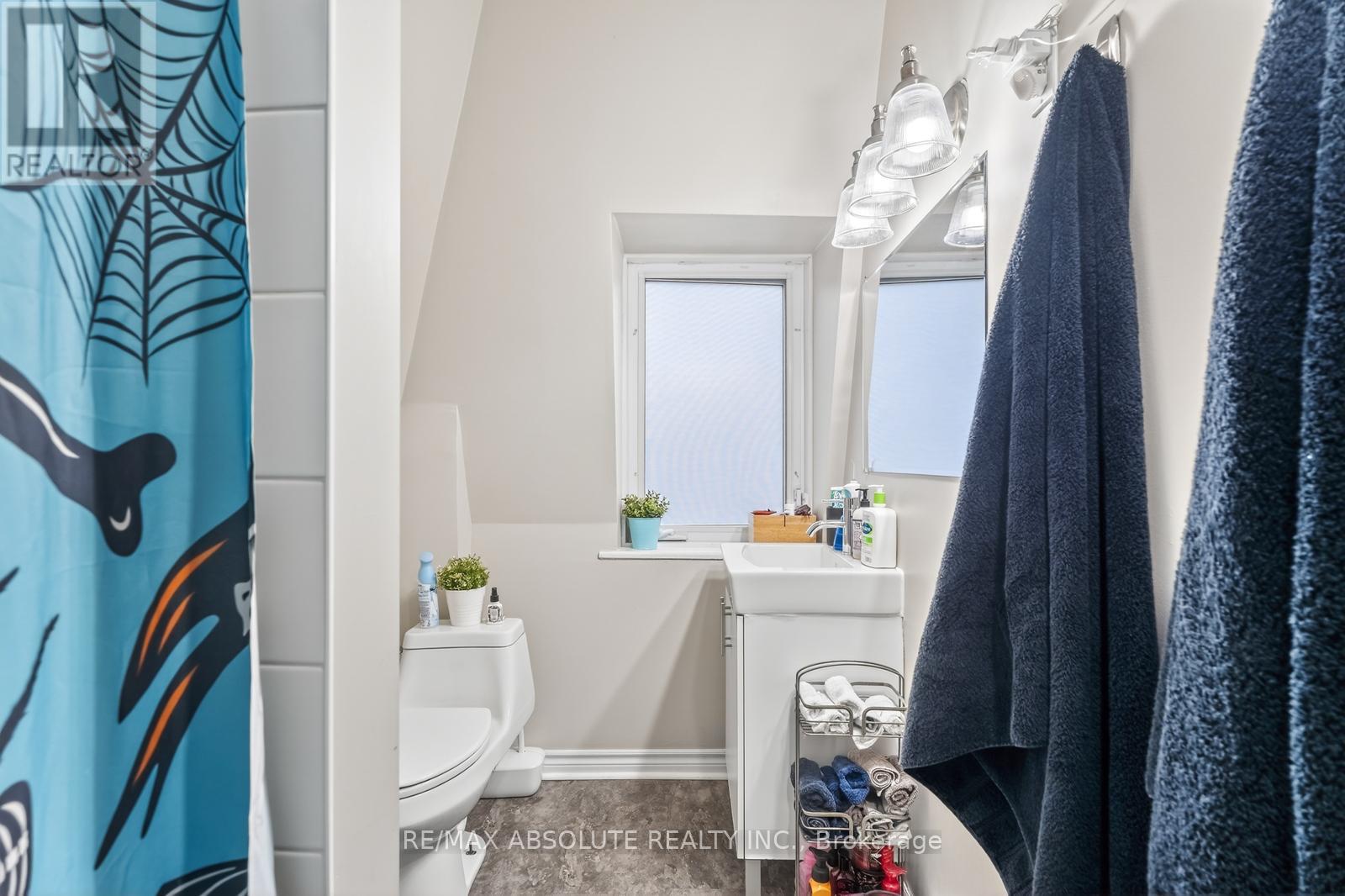 3 Bed, 1 Bath House for Sale in Ottawa – 231 BELL STREET N, Ottawa – MLS# X13212554 - Image 13