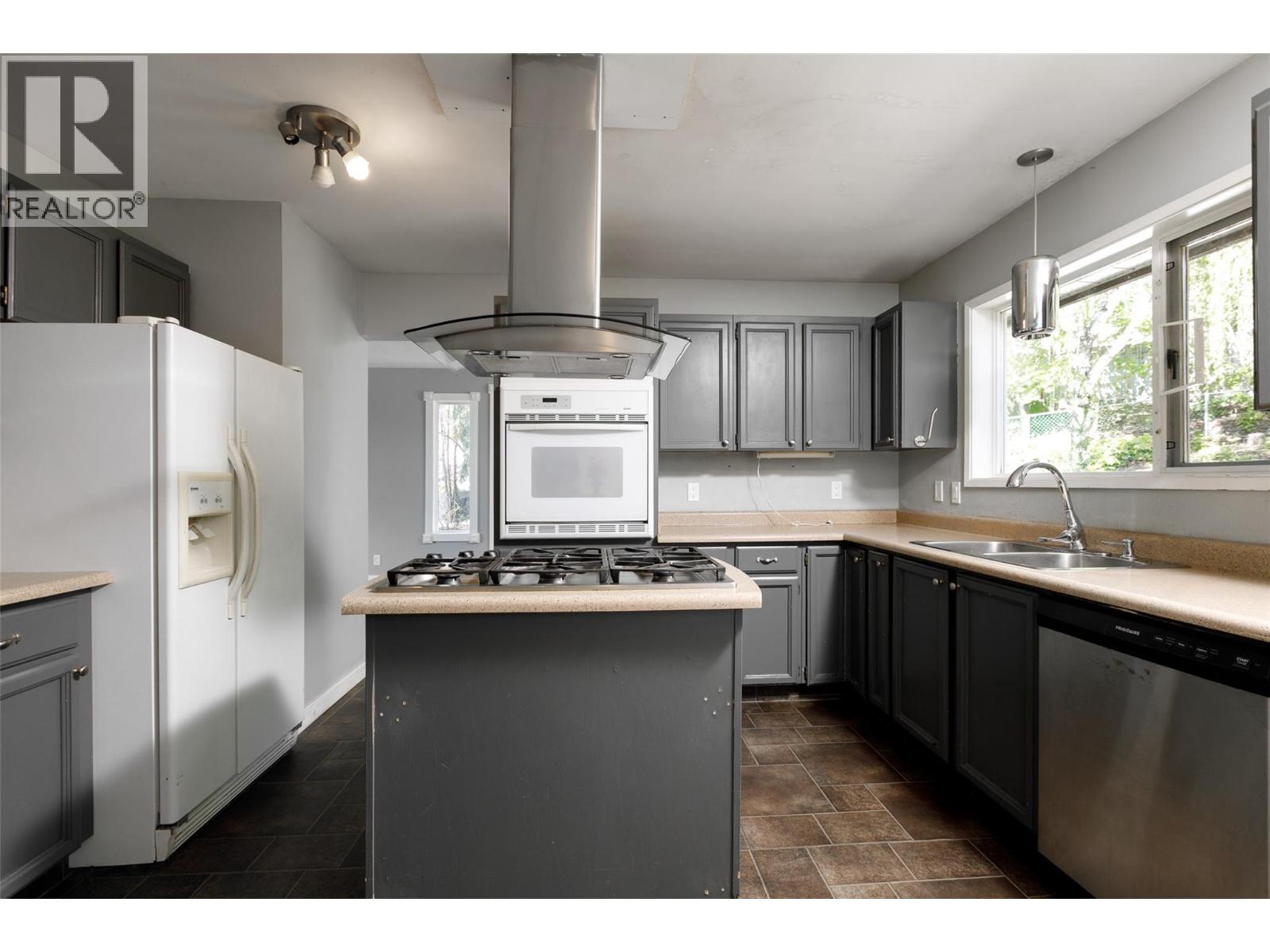  1242 Bowes Road, West Kelowna