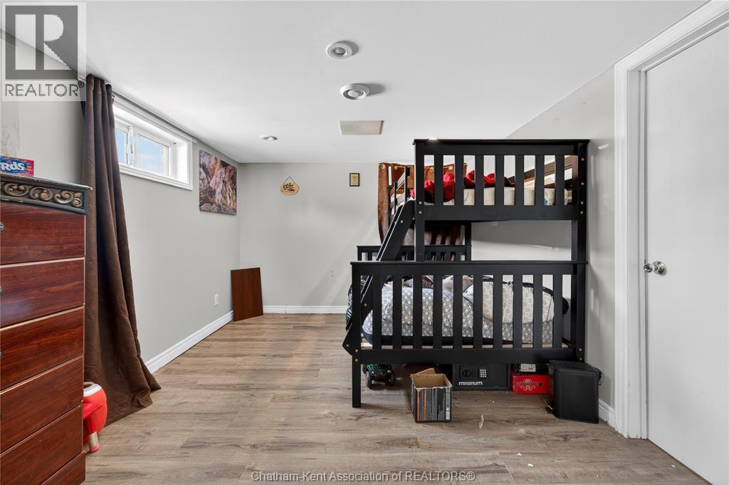 944 MCNAUGHTON AVENUE - Image 17