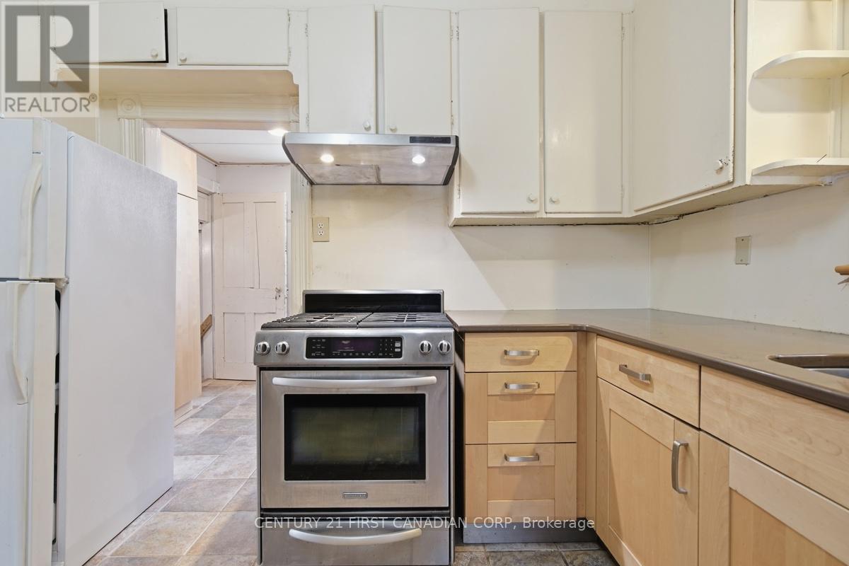 834 COLBORNE STREET - 12