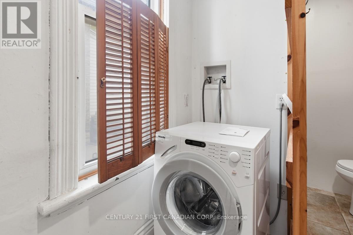 834 COLBORNE STREET - 14
