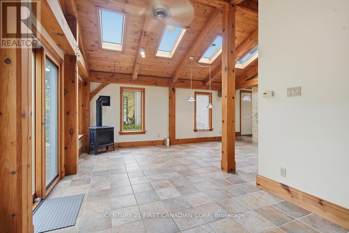 834 COLBORNE STREET - 22