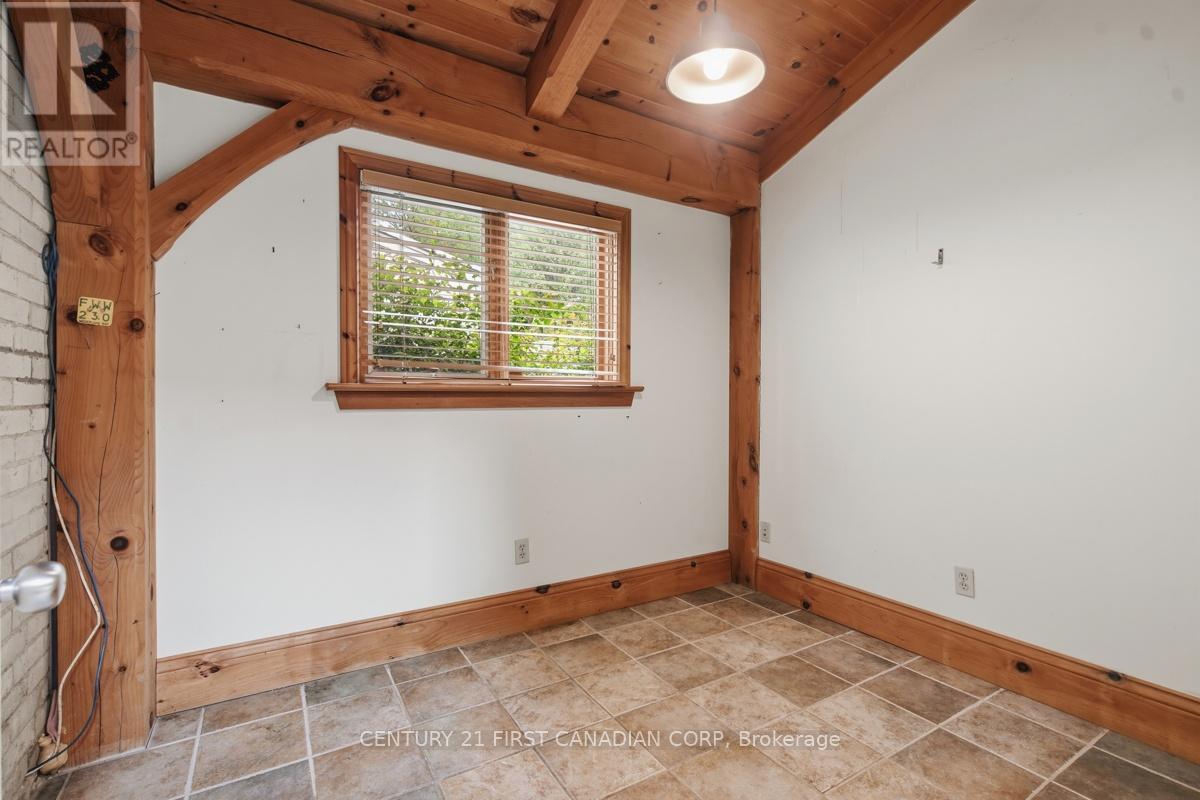 834 COLBORNE STREET - 23