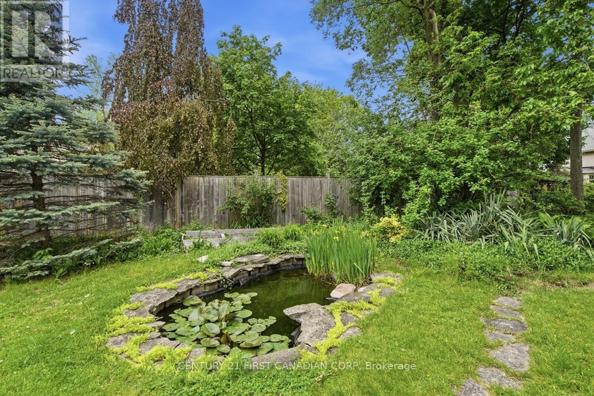834 COLBORNE STREET - 37