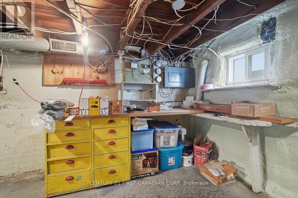 834 COLBORNE STREET - 40