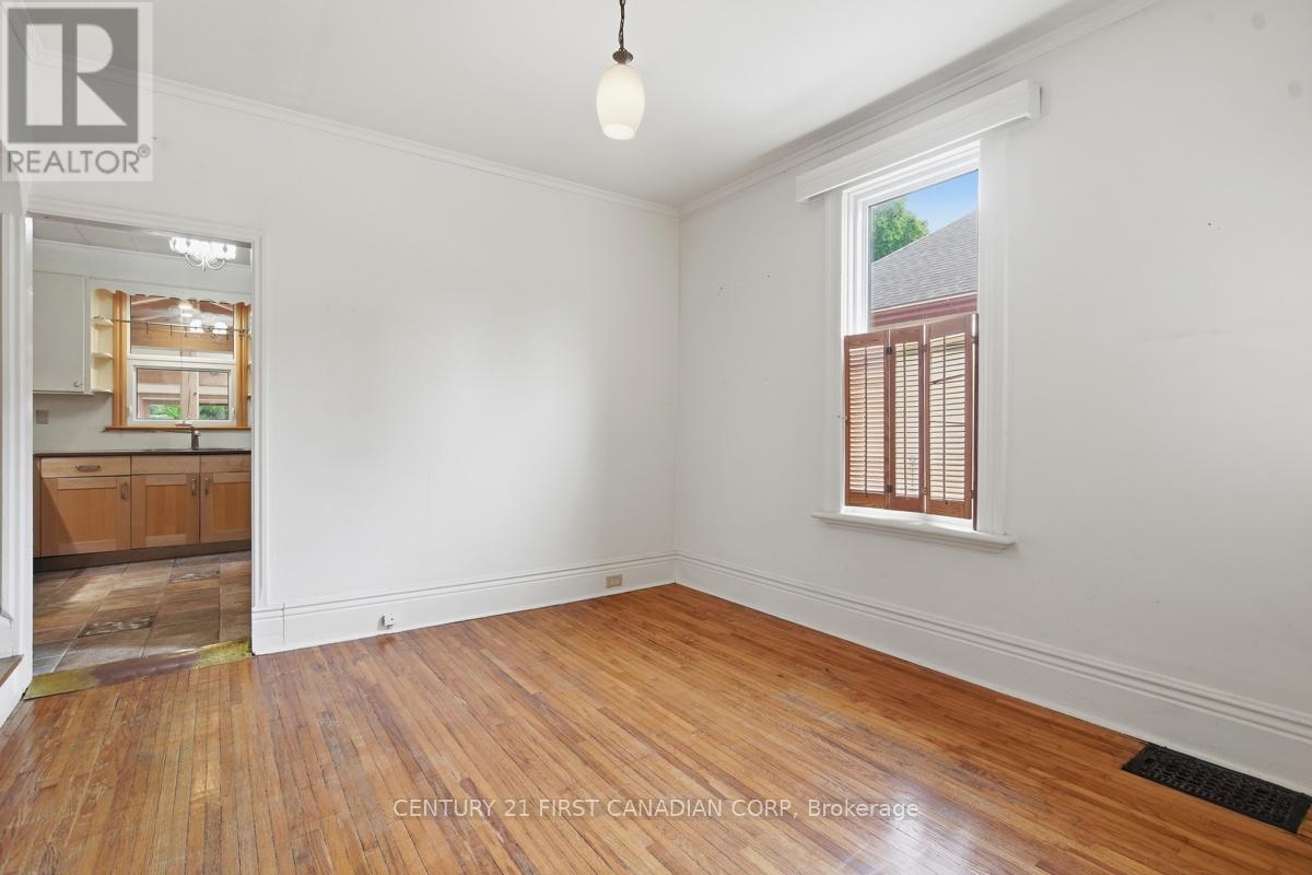 834 COLBORNE STREET - 7