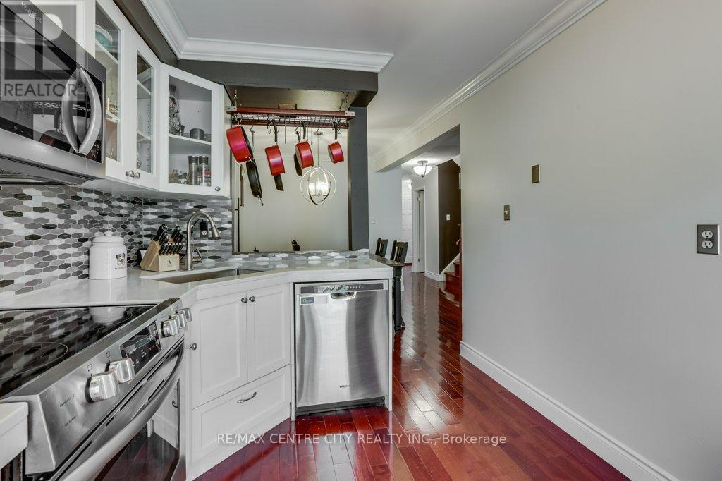 #118 700 OSGOODE DRIVE - 19