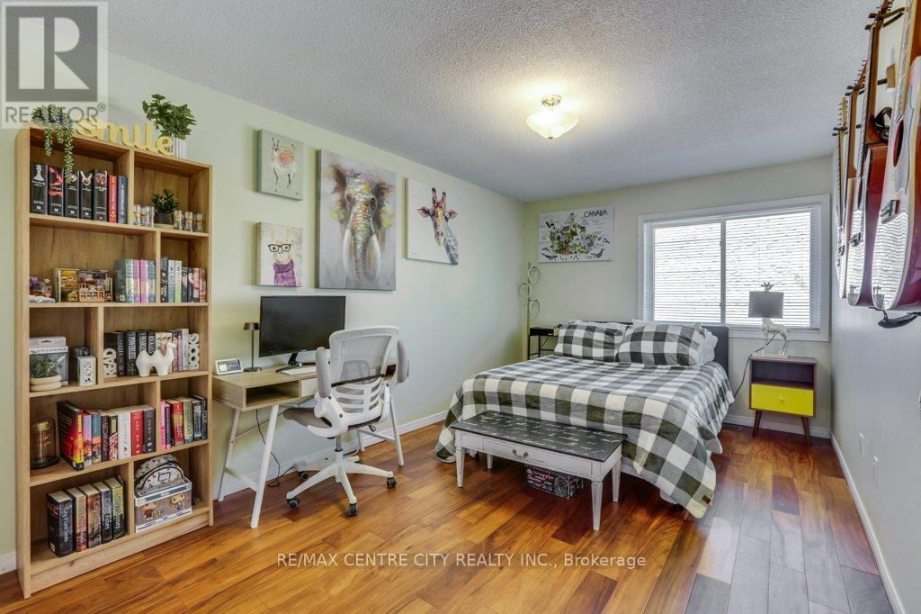 #118 700 OSGOODE DRIVE - 23