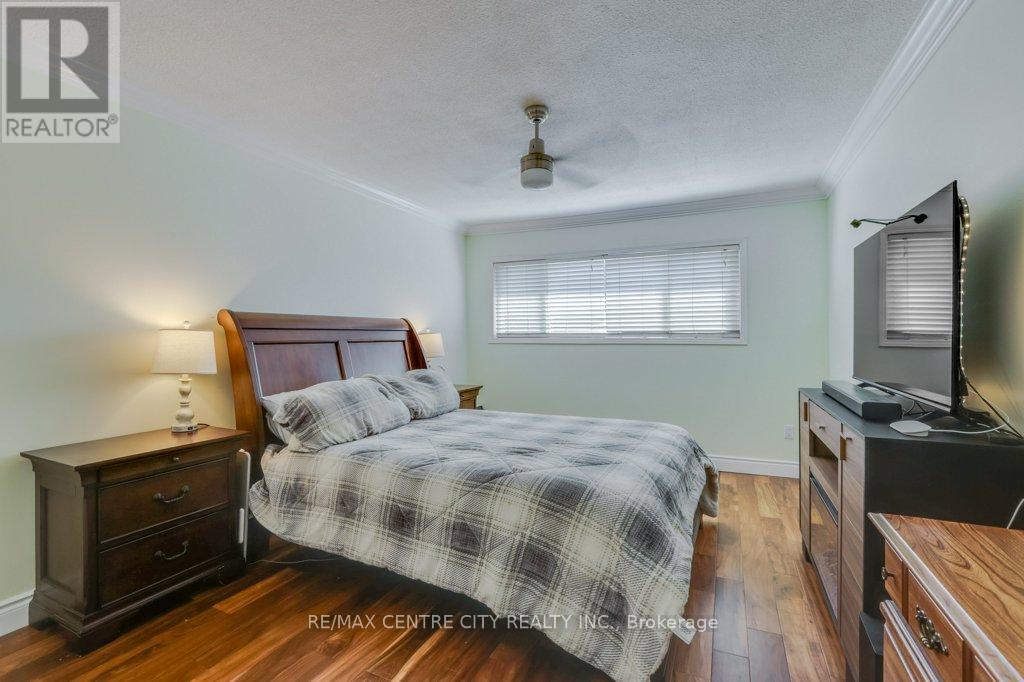 #118 700 OSGOODE DRIVE - 30