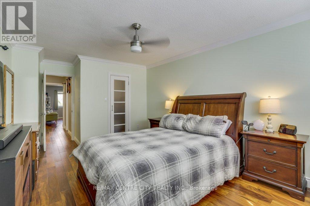 #118 700 OSGOODE DRIVE - 31