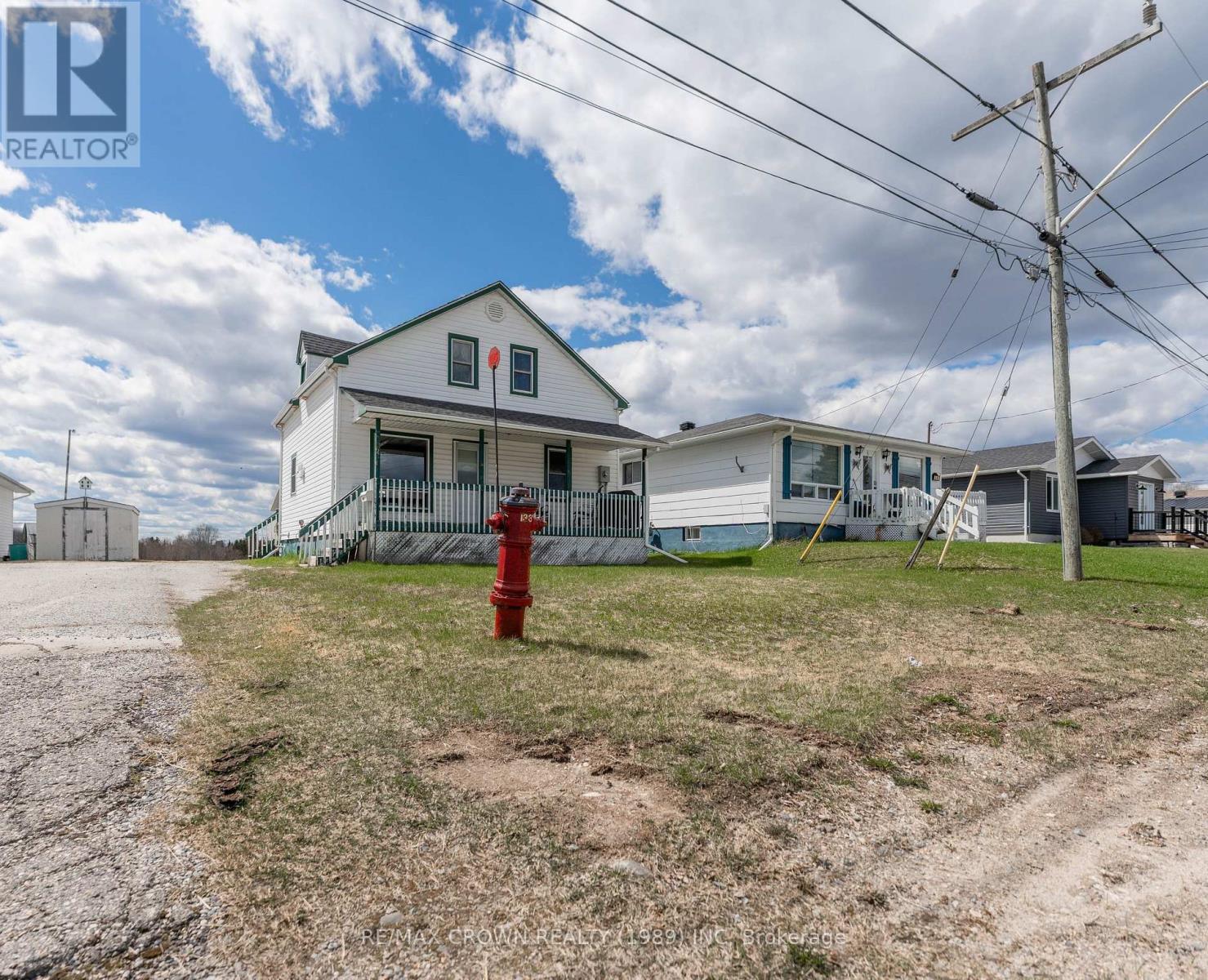 32 FRONTENAC CRESCENT - 1