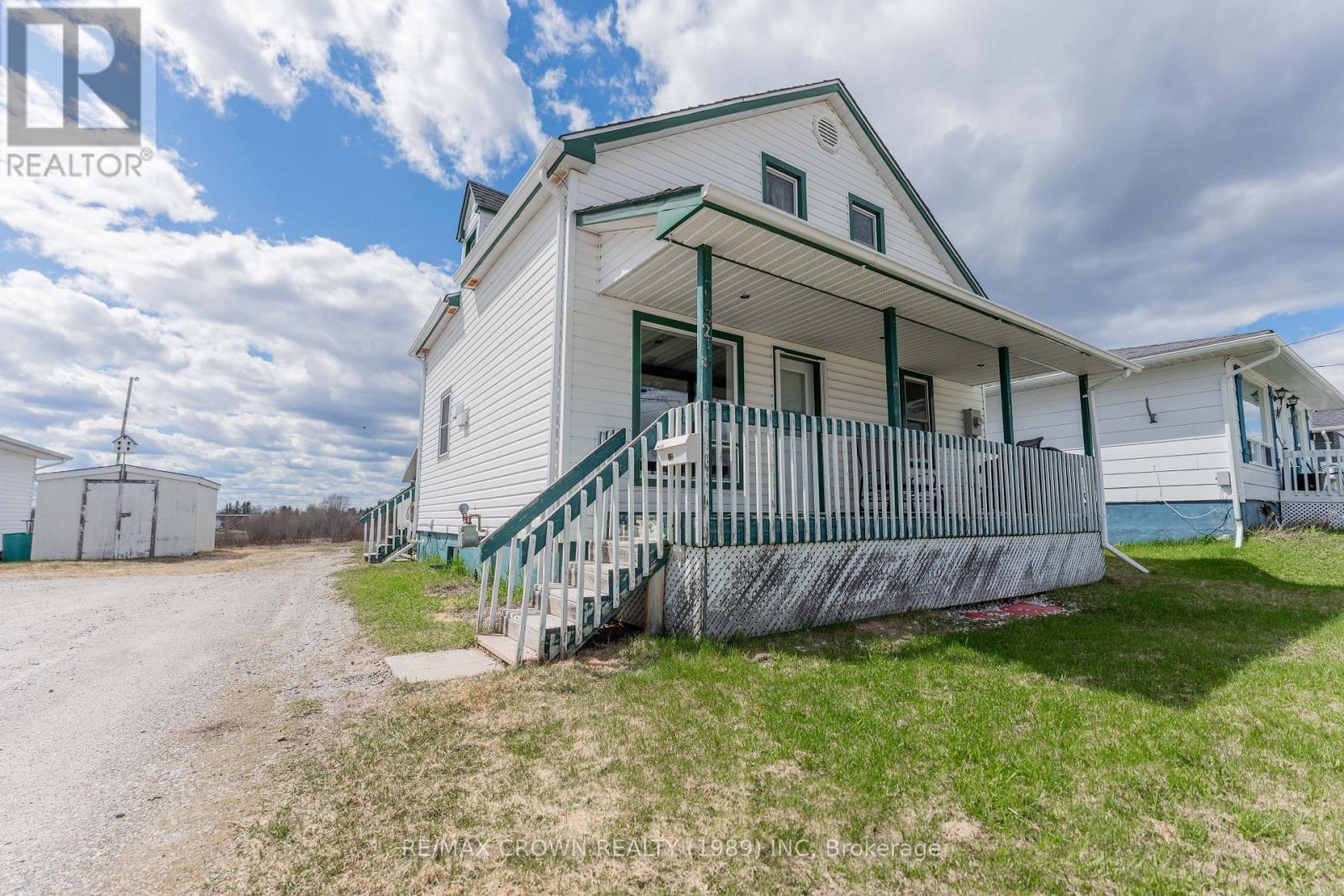 32 FRONTENAC CRESCENT - 2