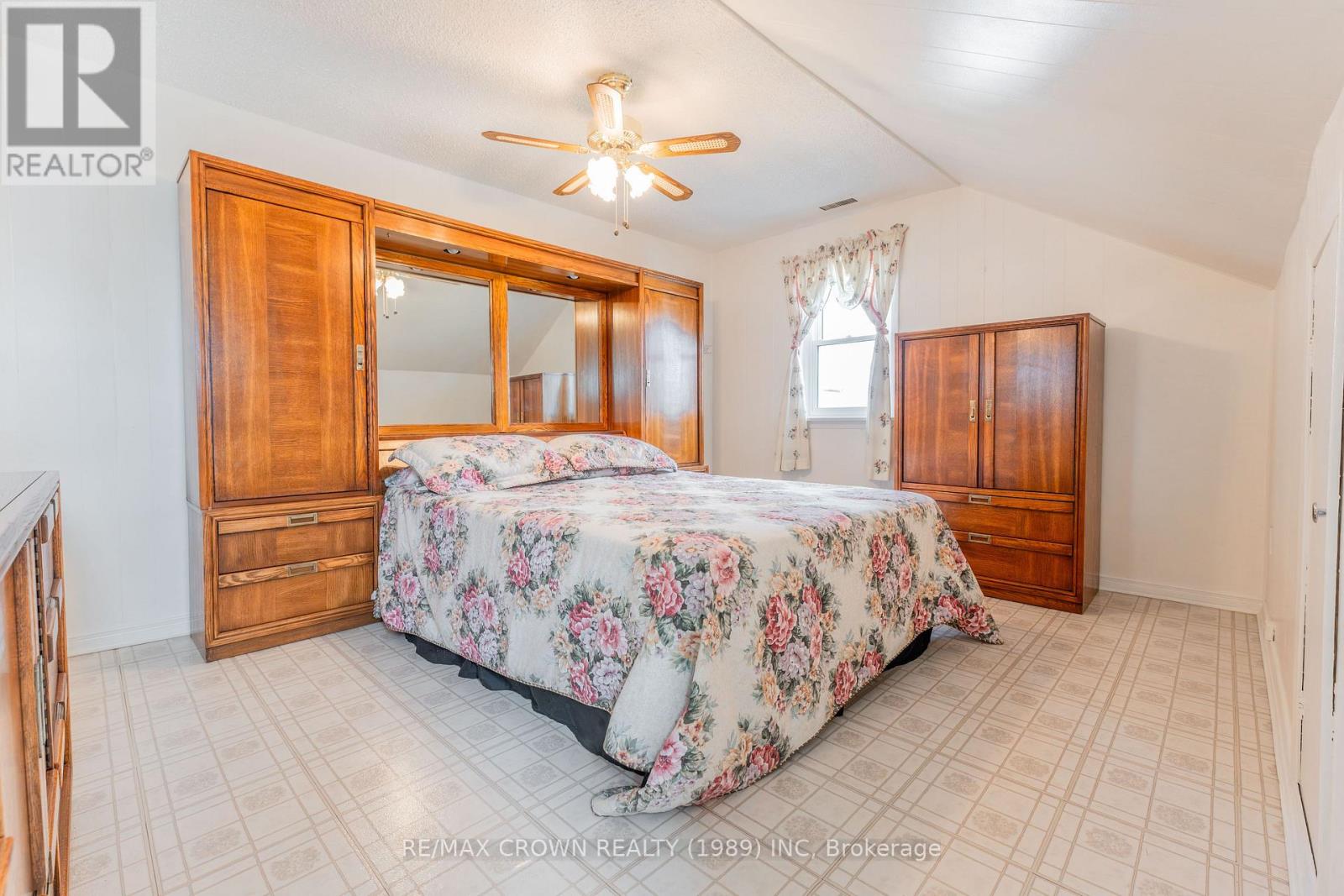 32 FRONTENAC CRESCENT - 21