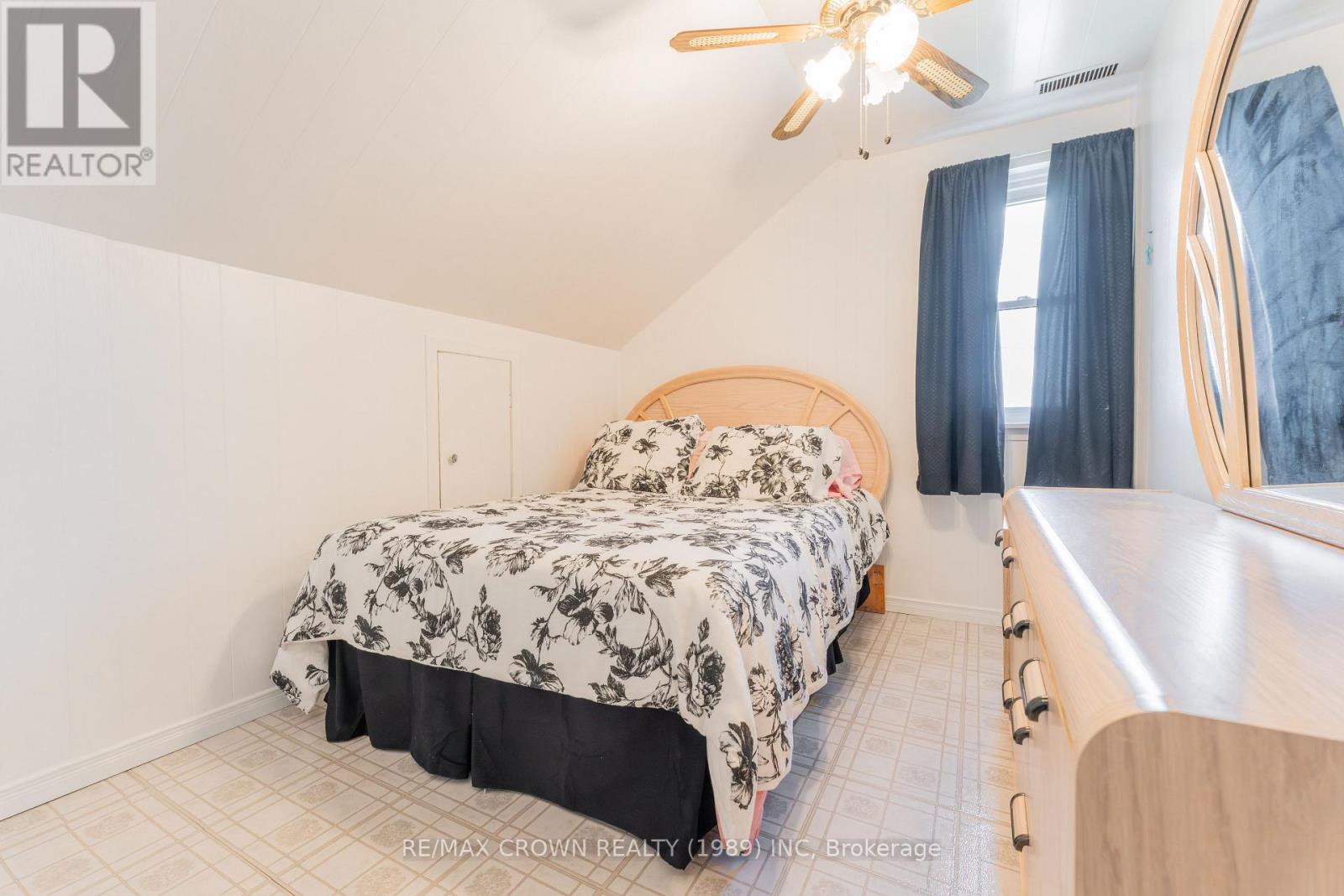 32 FRONTENAC CRESCENT - 25
